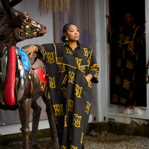 Inádé custom logo kaftan
